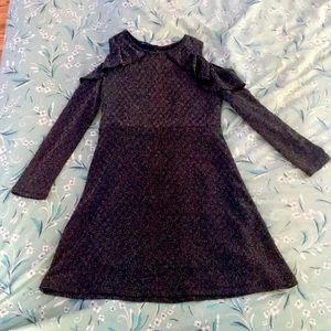 (Kids) Gold shimmery dress with ruffled sleeves